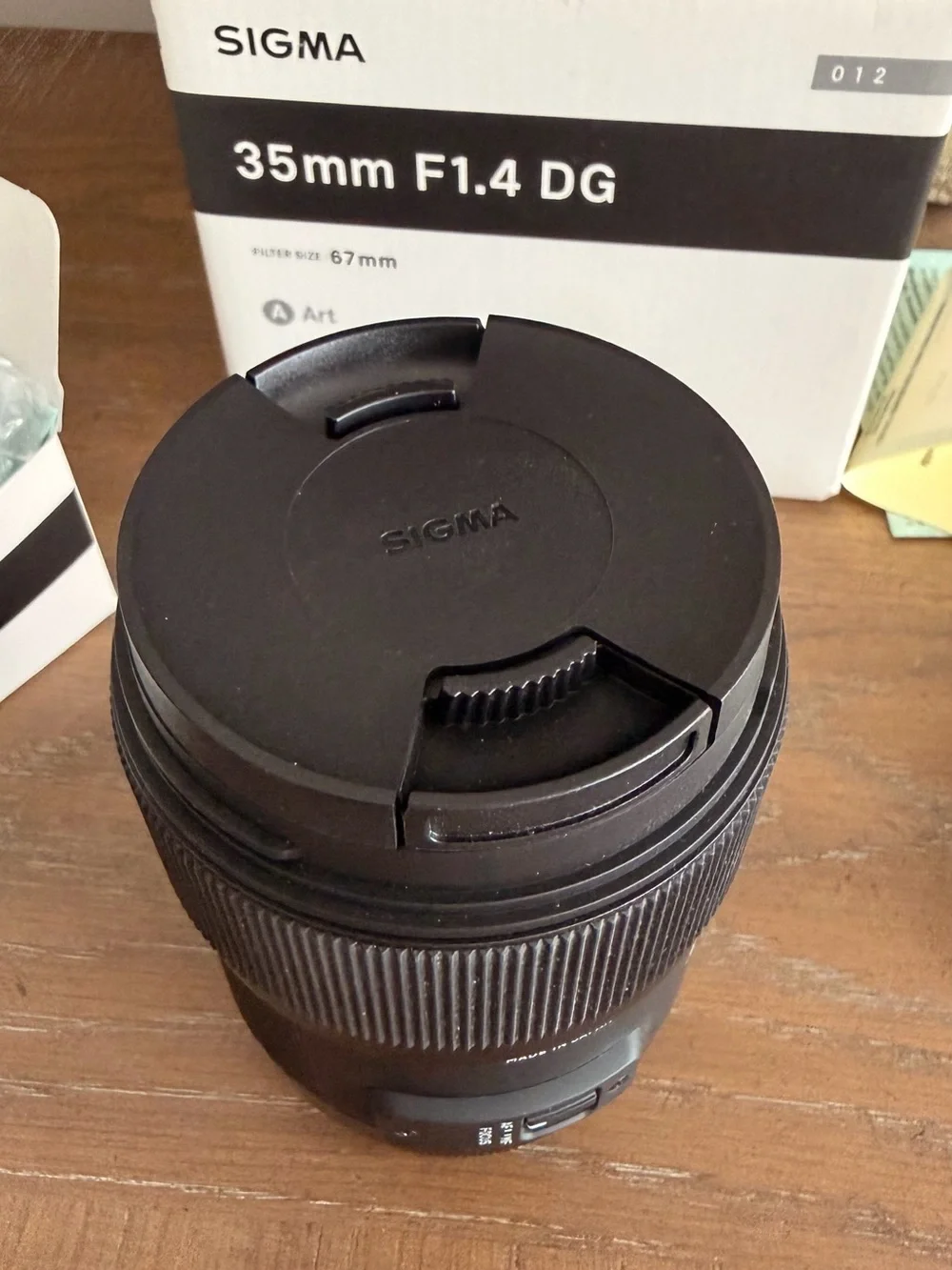 Sigma Beauty 35mm f/1.4 DG Lens in Black with Black Case